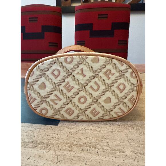 NWT! Vtg Dooney & Bourke Cream Crossword Leather & Canvas Bucket Bag Orig $175* - Picture 11 of 13